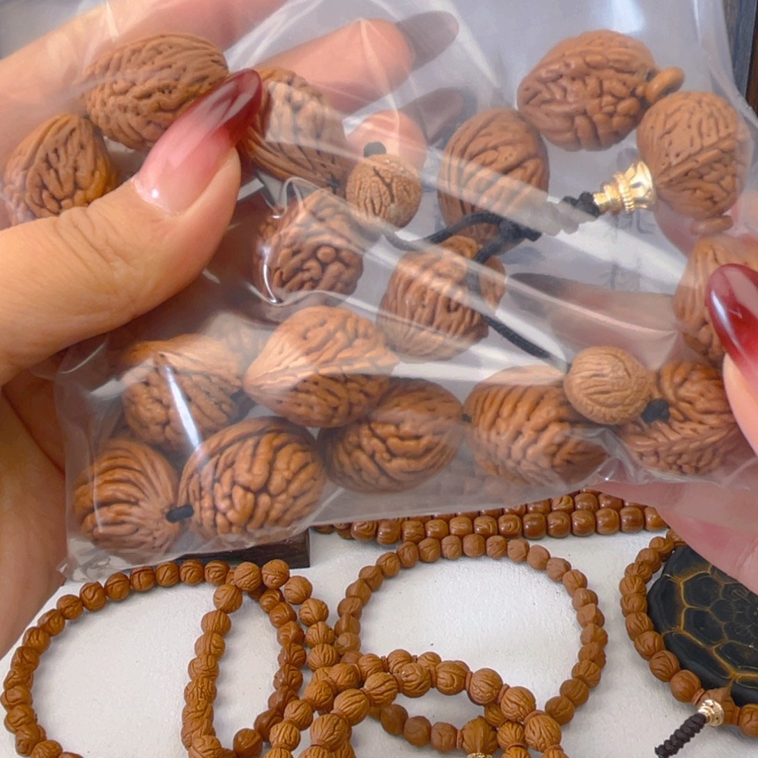 持***宝秦岭龙纹桃核手串