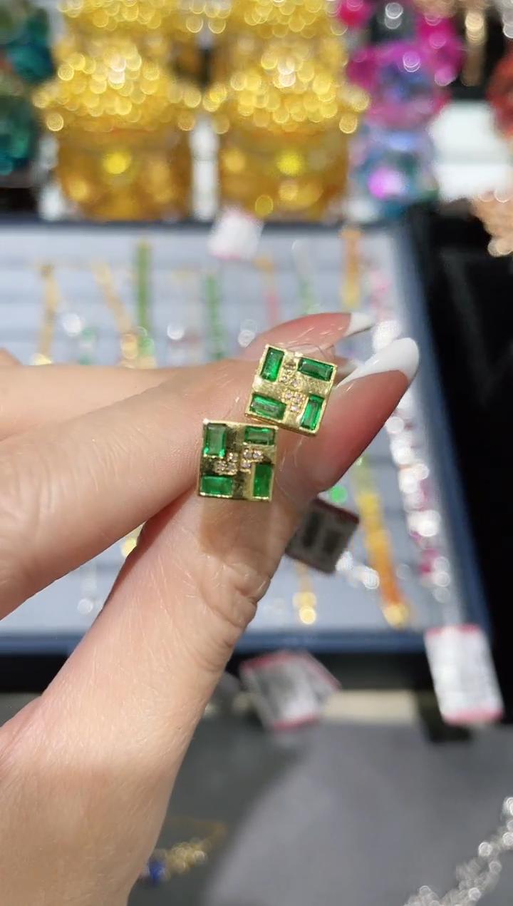 18K金镶嵌天然祖母绿耳饰