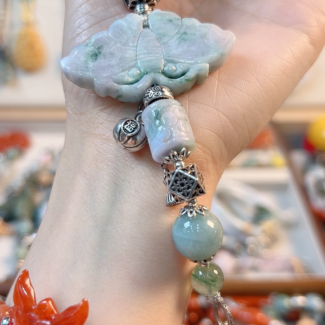 翡翠手链未镶嵌不**溪