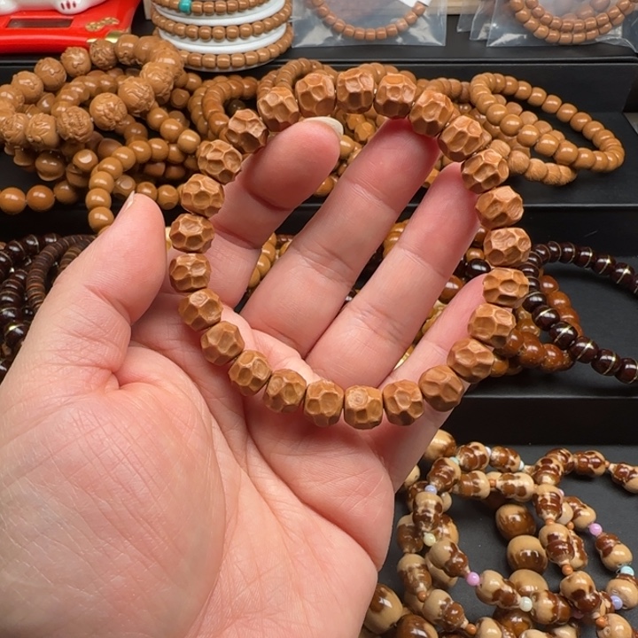 晓****丶猴头 手工 熔岩 无相10mm 男女文玩手串