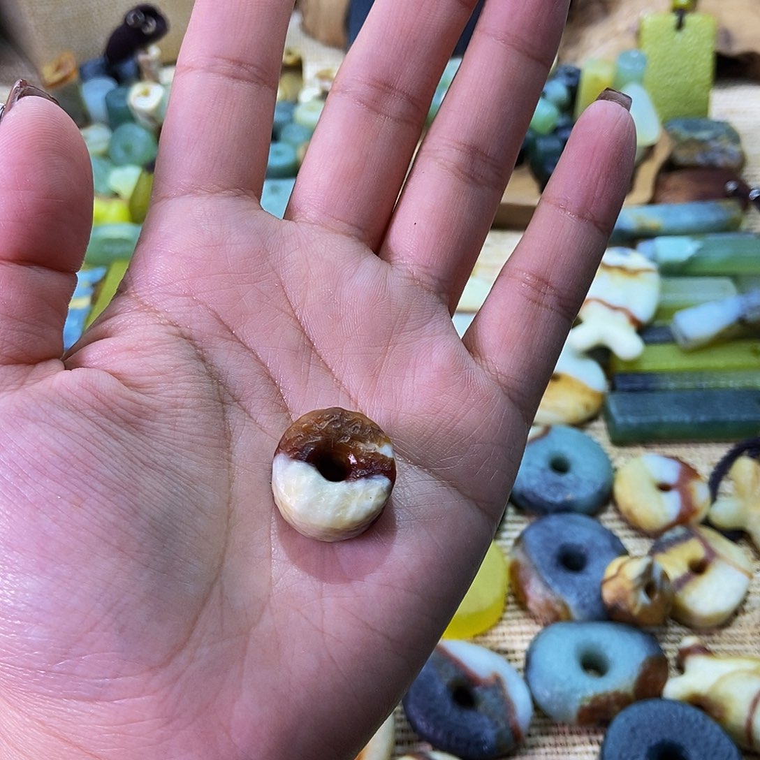 未镶嵌蛇纹石玉挂件一*梅