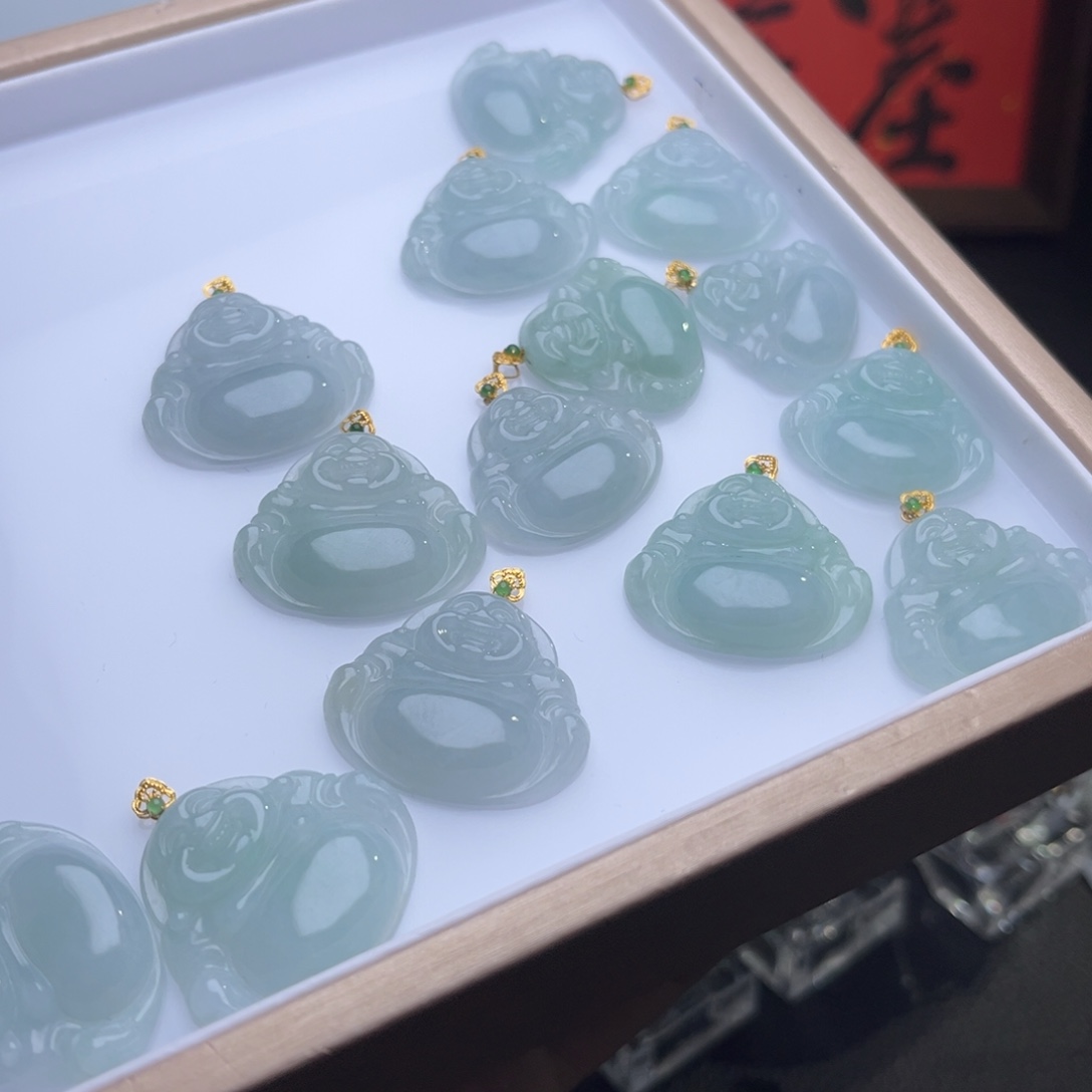 翡翠未镶嵌颈饰多样性发其一