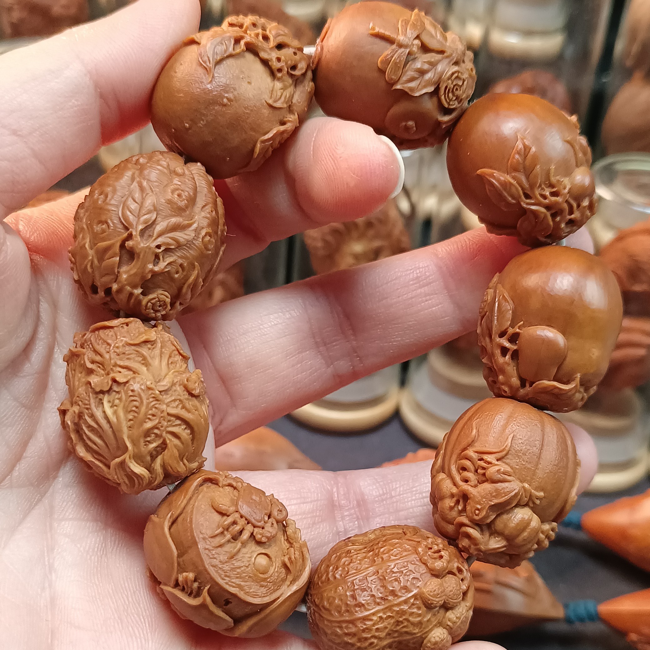 橄榄核雕2.2尺寸水果八宝