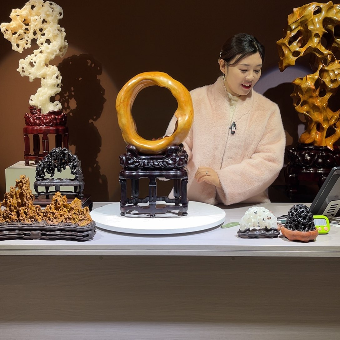 柒***杨太湖石摆件，高51宽26