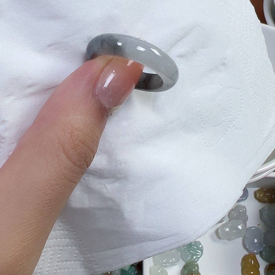 翡翠散珠z***.乌鸡戒指一个，3号