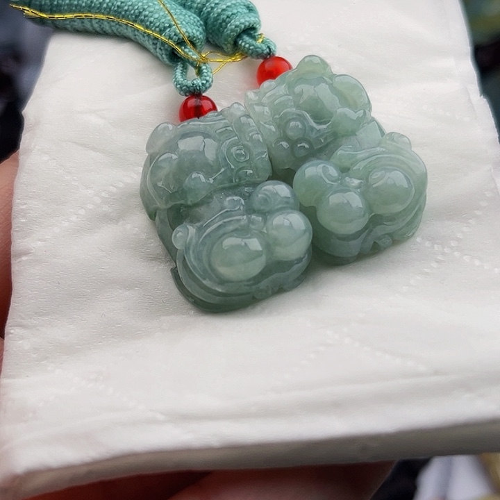 翡翠未镶嵌颈饰挂件