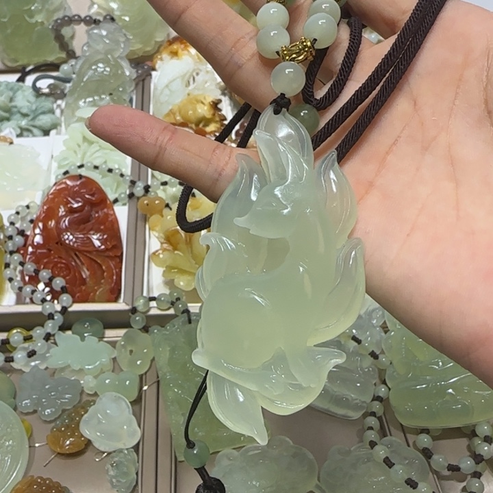 蛇纹石玉吊坠未镶嵌