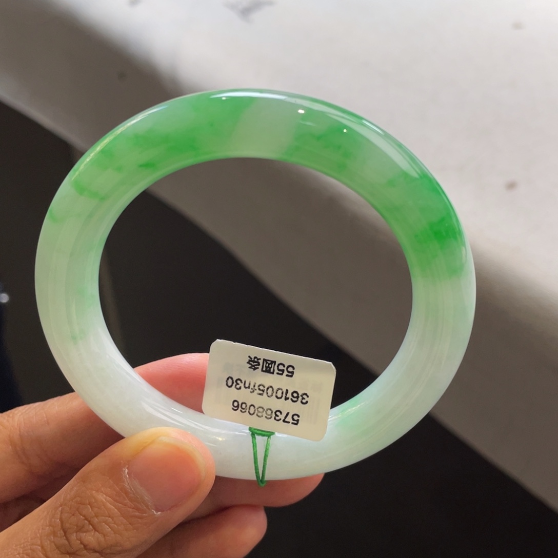 翡翠未镶嵌手镯白底青圆条【强推】有纹