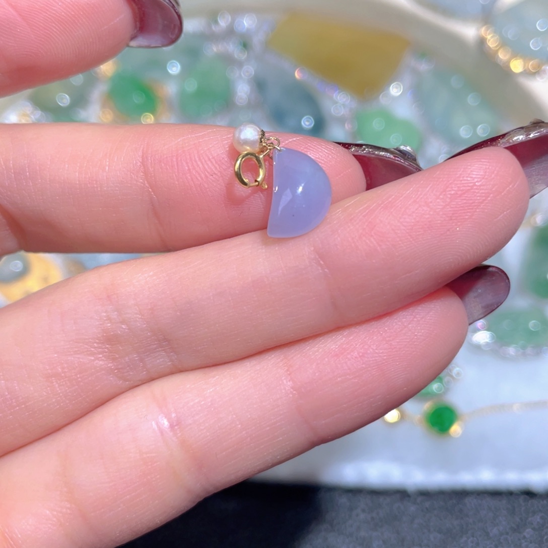 翡翠颈饰18K金镶嵌翡翠