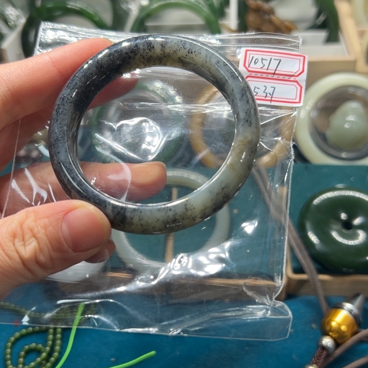 和田玉手镯未镶嵌53.7圈围10517