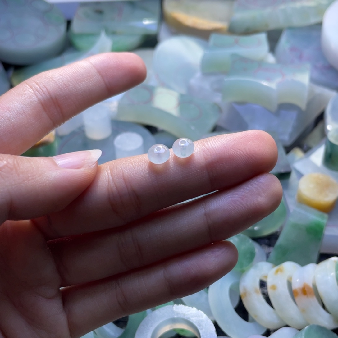 S***e翡翠未镶嵌颈饰翡翠