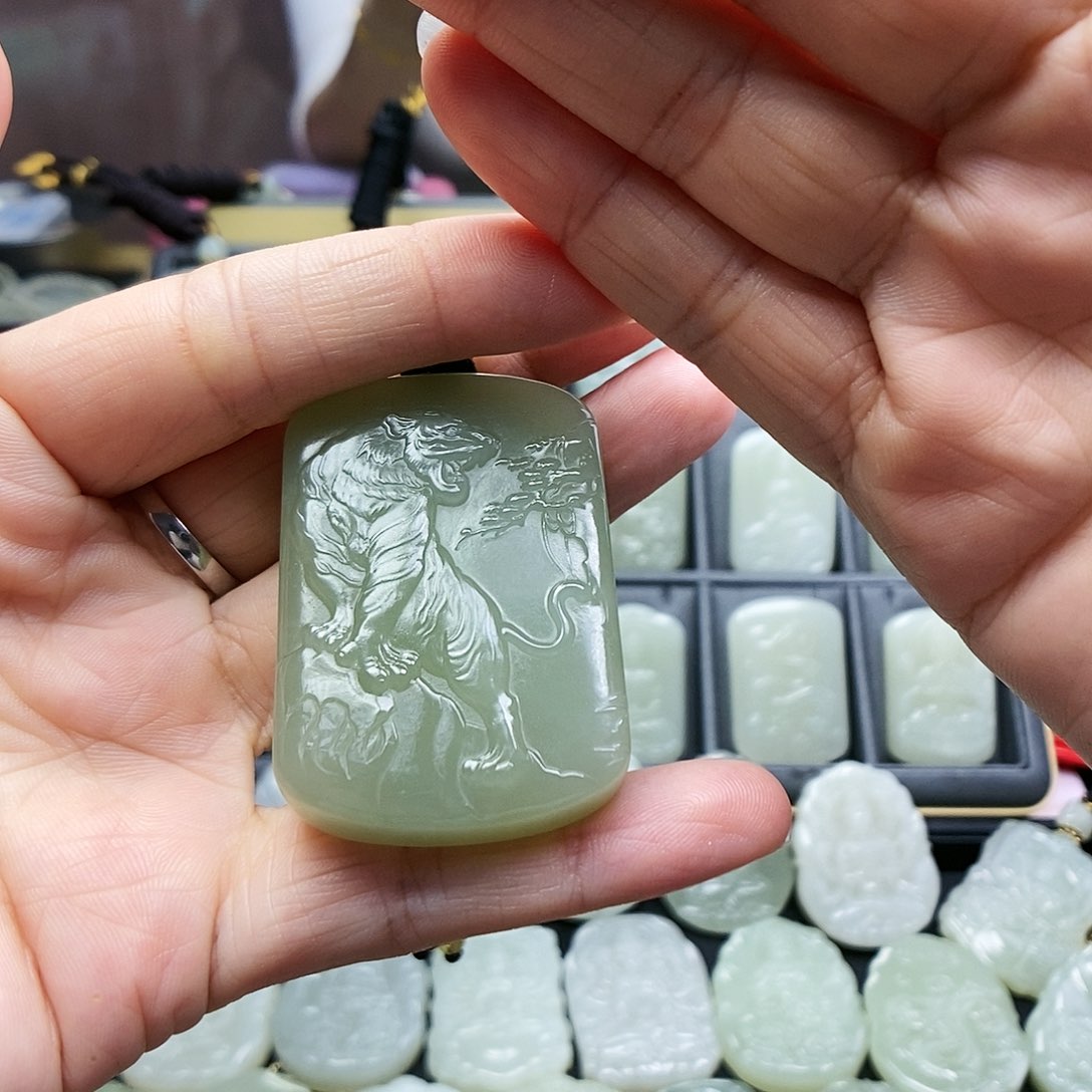 和田玉颈饰未镶嵌承**贝