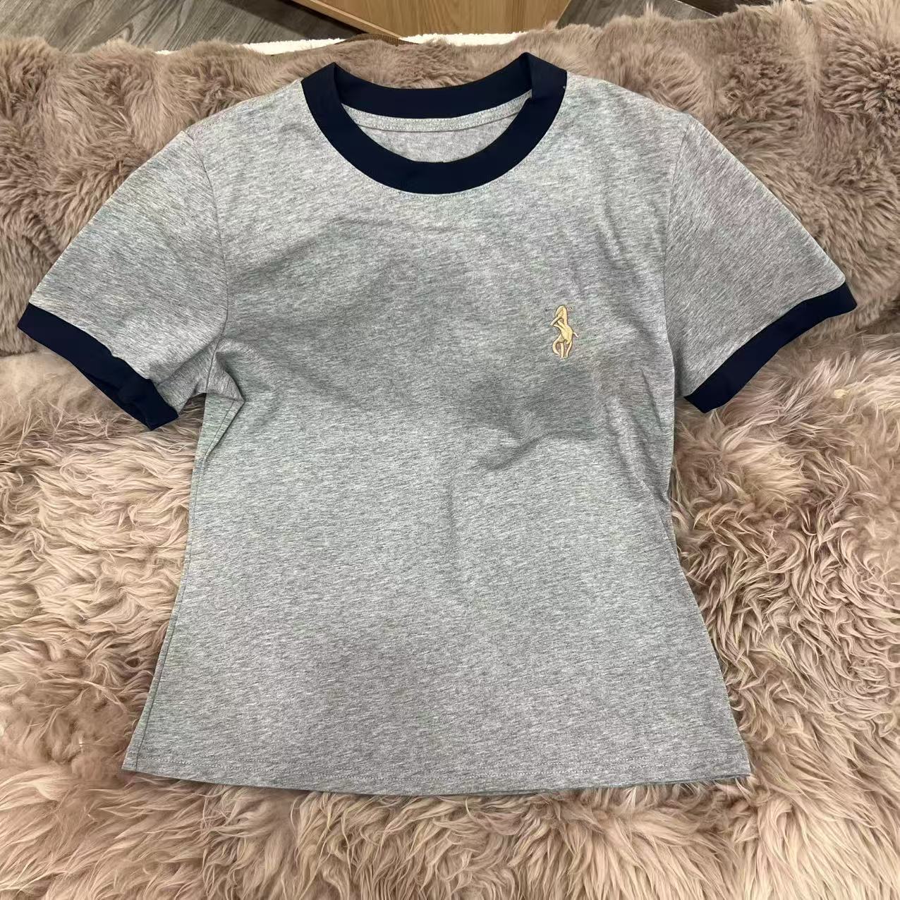 【LULU】2025新款百搭时尚T恤简约显瘦短袖上衣YM25018