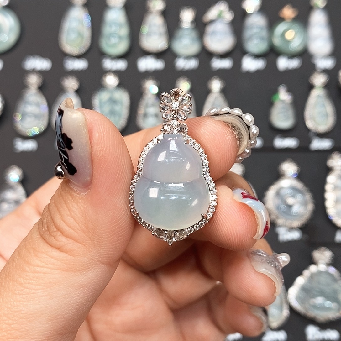 翡翠18K金镶嵌颈饰