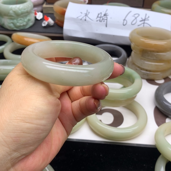 未镶嵌手镯石英质玉