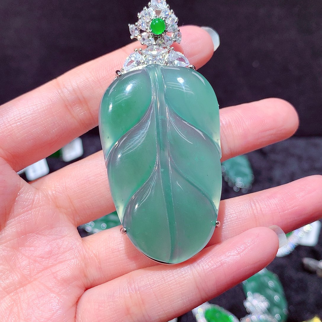 【闪购商品】翡翠吊坠(不含链)未镶嵌