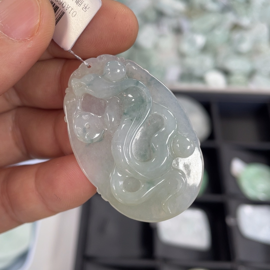 翡翠颈饰未镶嵌蛇牌