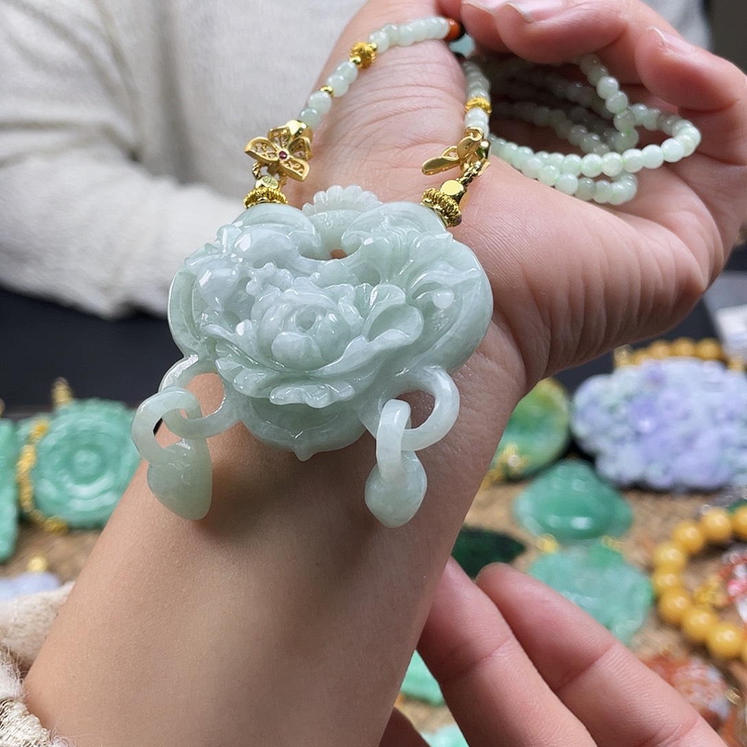 翡翠未镶嵌颈饰翡翠