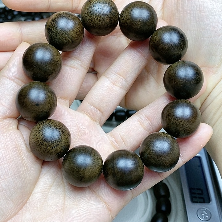 沉香手串奔***向越南芽庄白棋楠