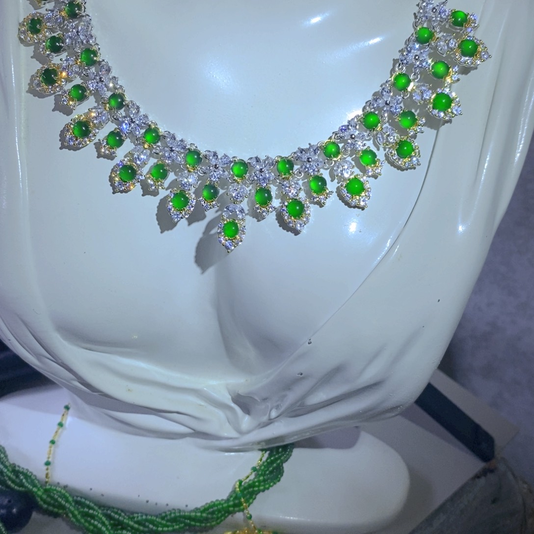 翡翠颈饰银S925镶嵌天然翡翠