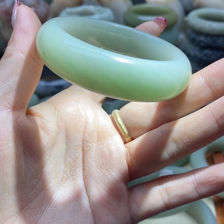 石英岩玉手镯未镶嵌