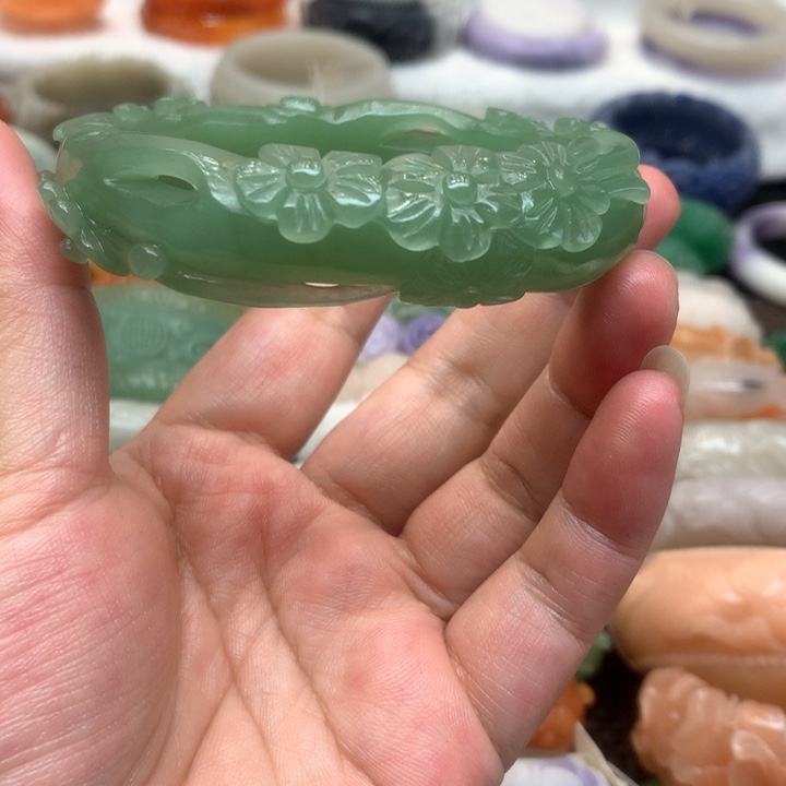 石英质玉手镯未镶嵌梅