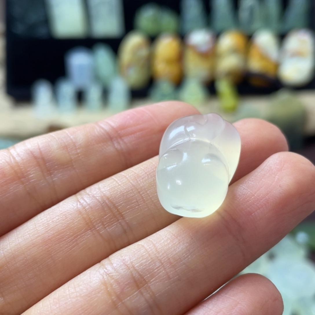 蛇纹石玉颈饰未镶嵌