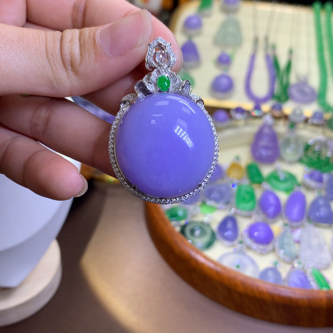 翡翠颈饰18K金镶嵌翡翠