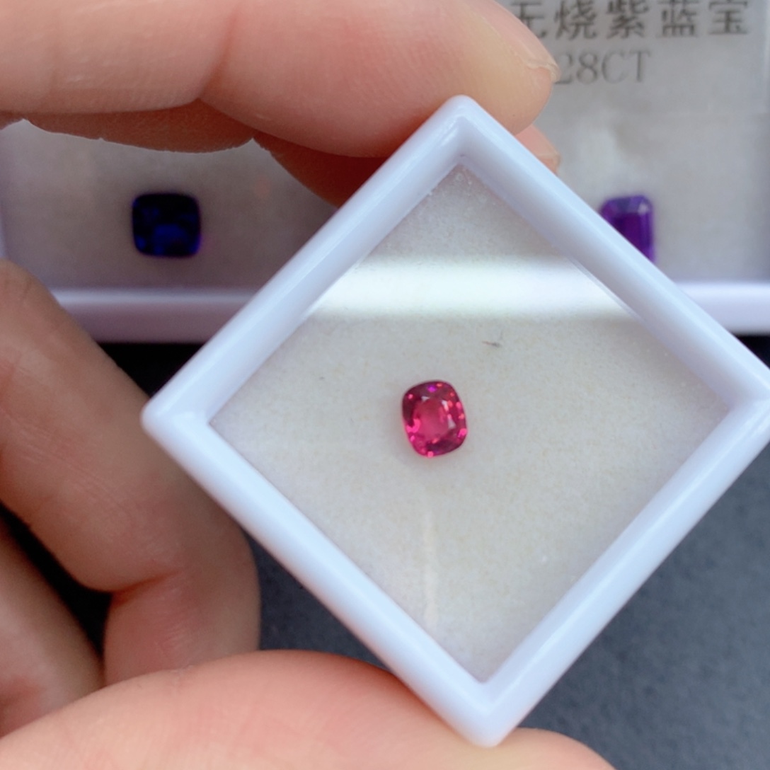 尖晶石0.37克拉裸石未镶嵌