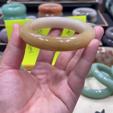 未镶嵌手镯石英质玉