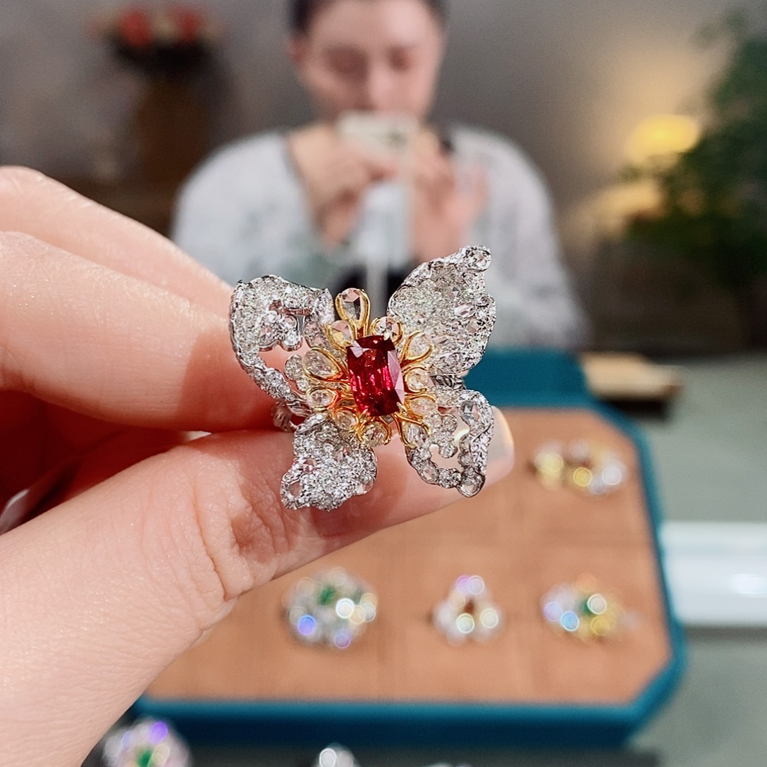 尖晶石戒指18K金镶嵌1.17ct绝地武士吉尔德