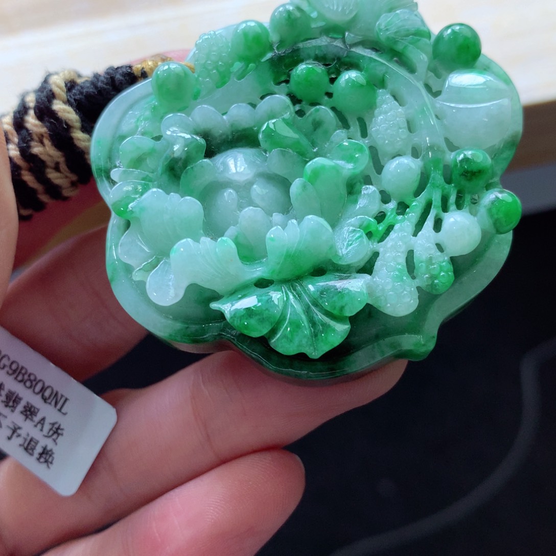 翡翠颈饰未镶嵌吊坠