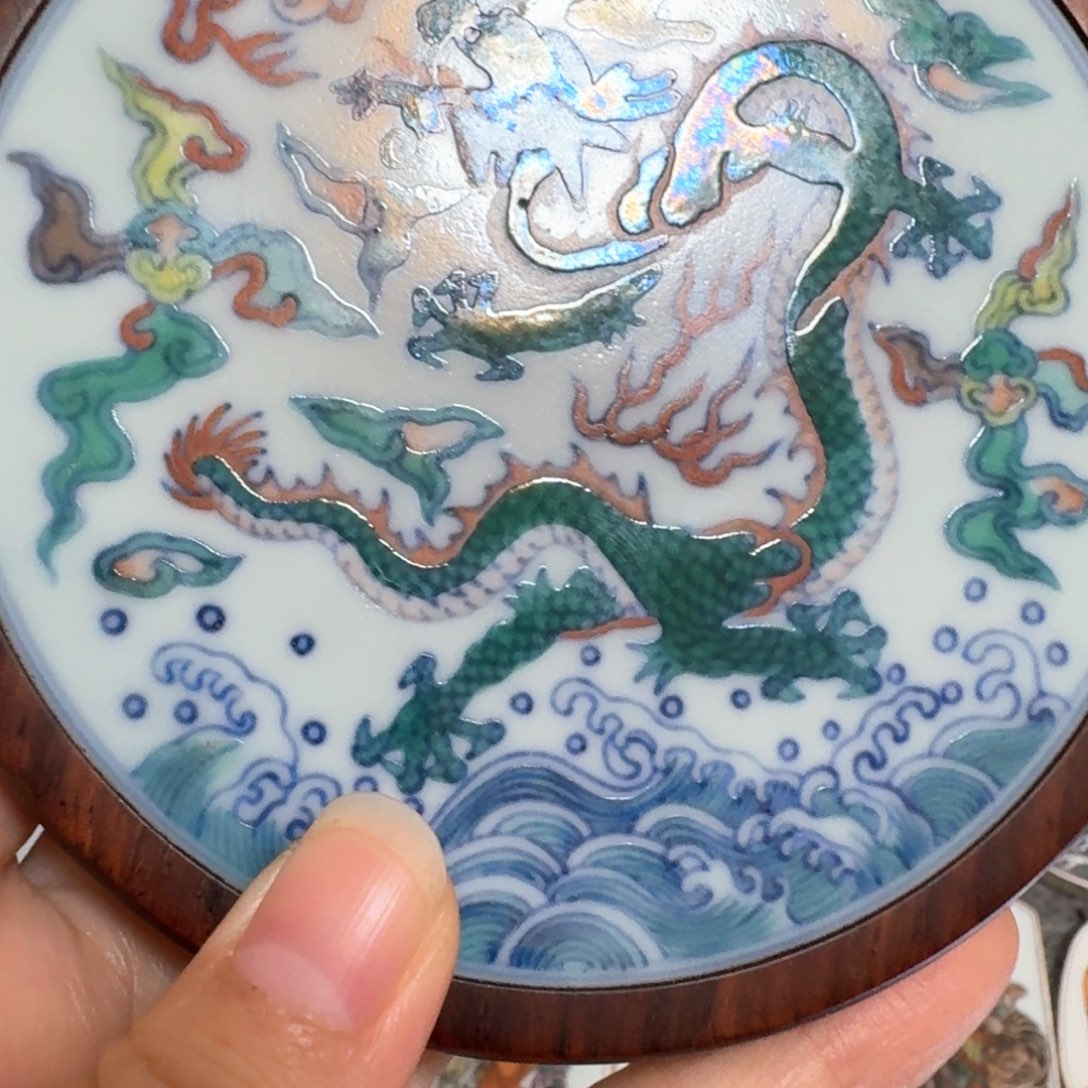 大***哥瓷片斗彩雪檀木海水龙摆件