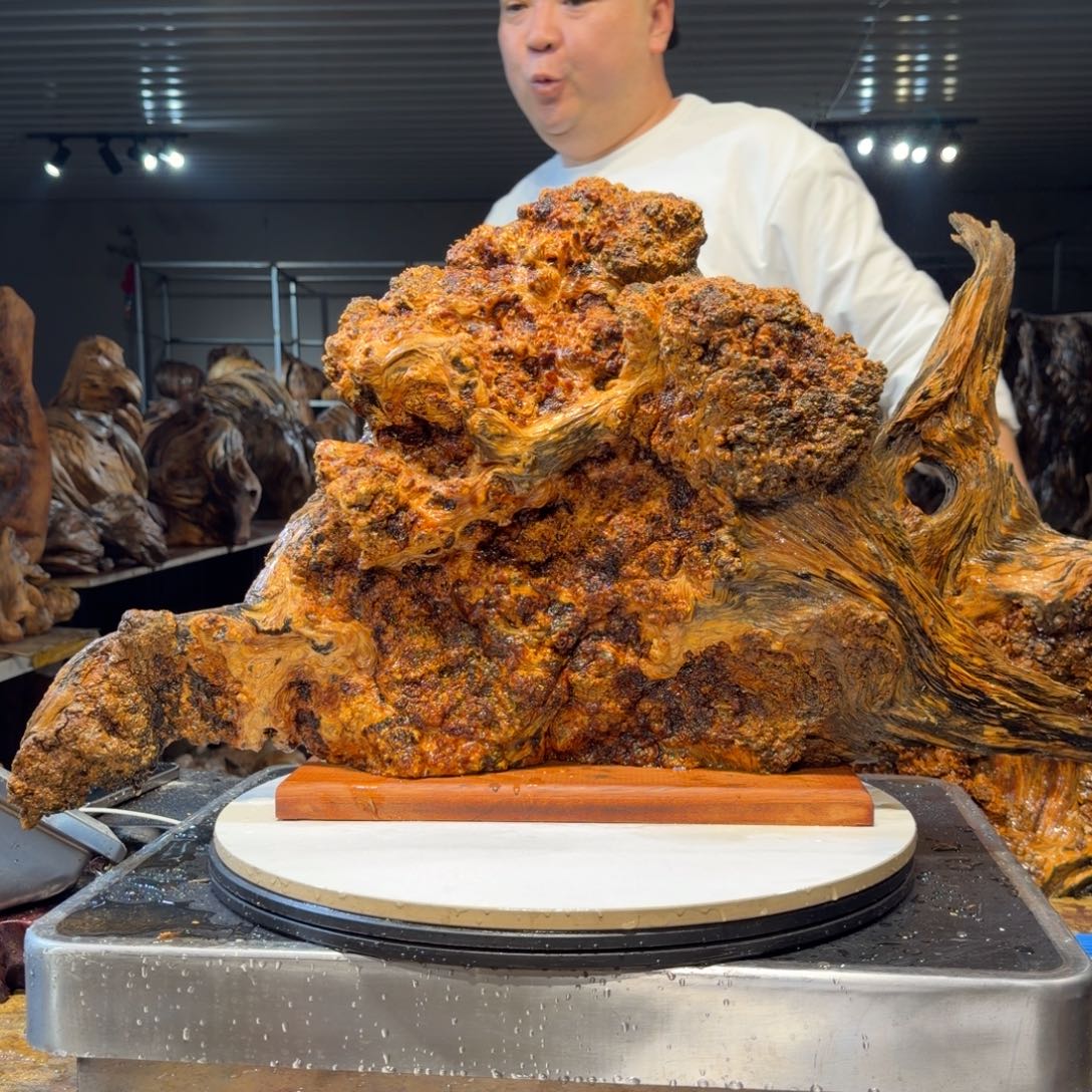 嘻***哈木王一刀琥珀木摆件116