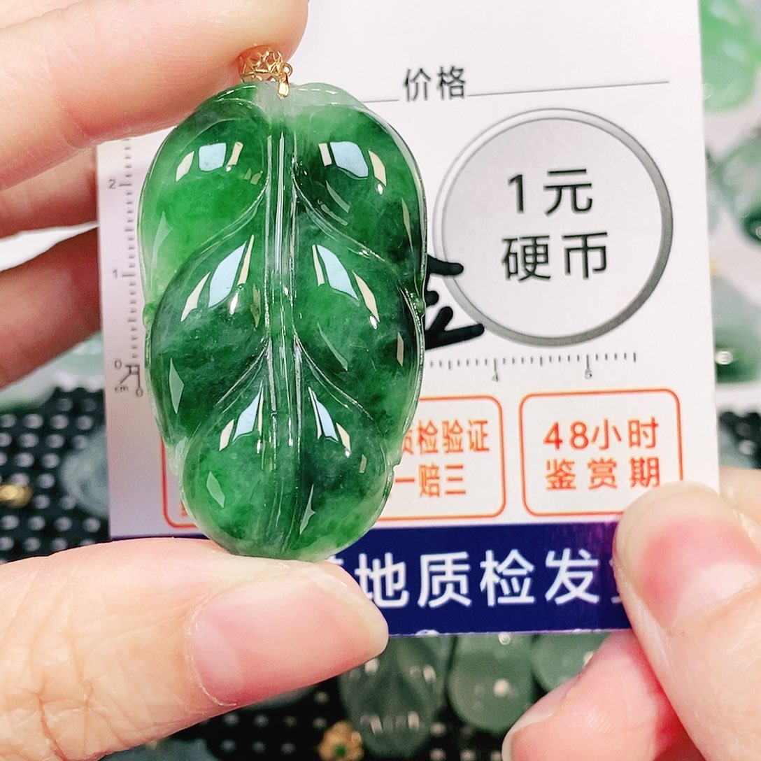 翡翠18K金镶嵌颈饰