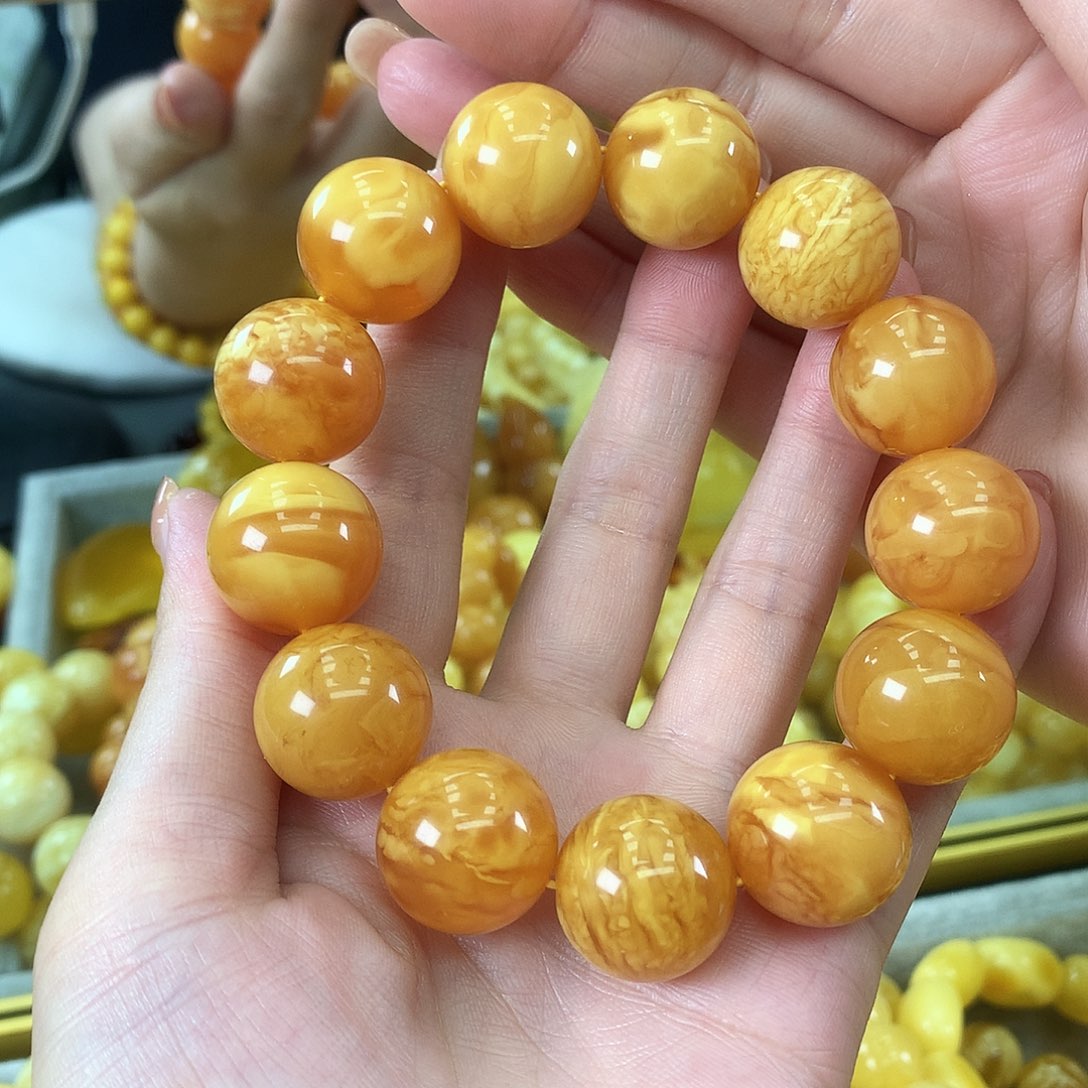 未镶嵌琥珀珠宝奇石白***。