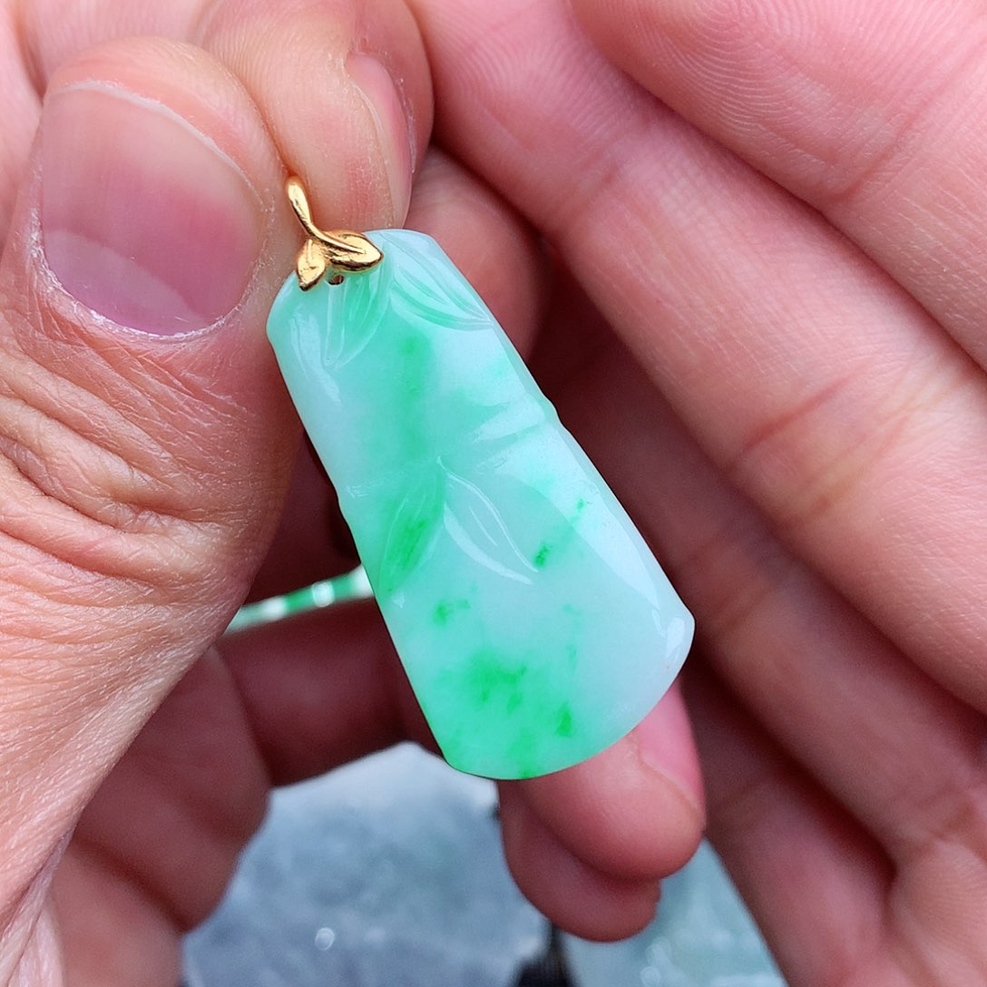 翡翠吊坠(不含链)18K金镶嵌