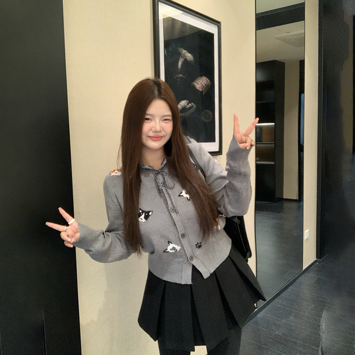 王葡萄格纹翻领小狗图案印花针织开衫女秋冬微胖mm大码毛衣DM2548