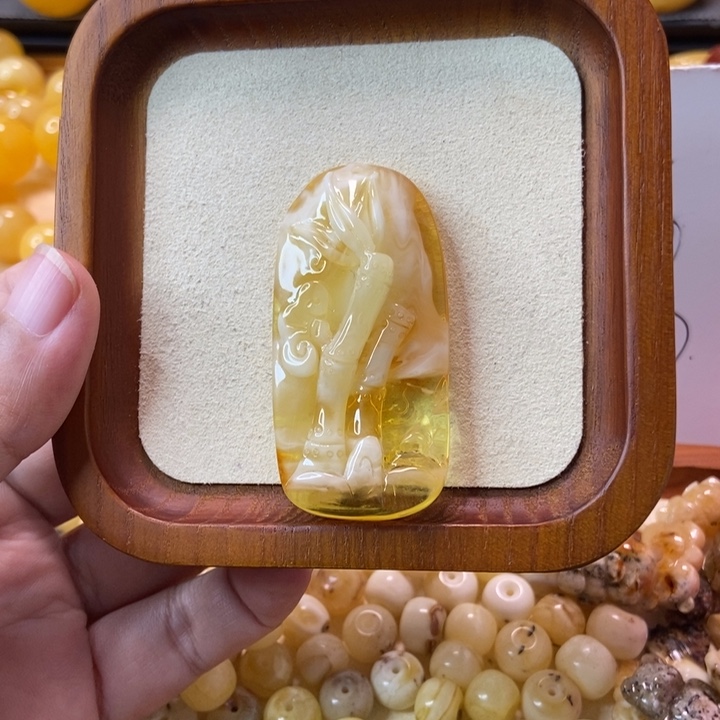 琥珀未镶嵌珠宝奇石