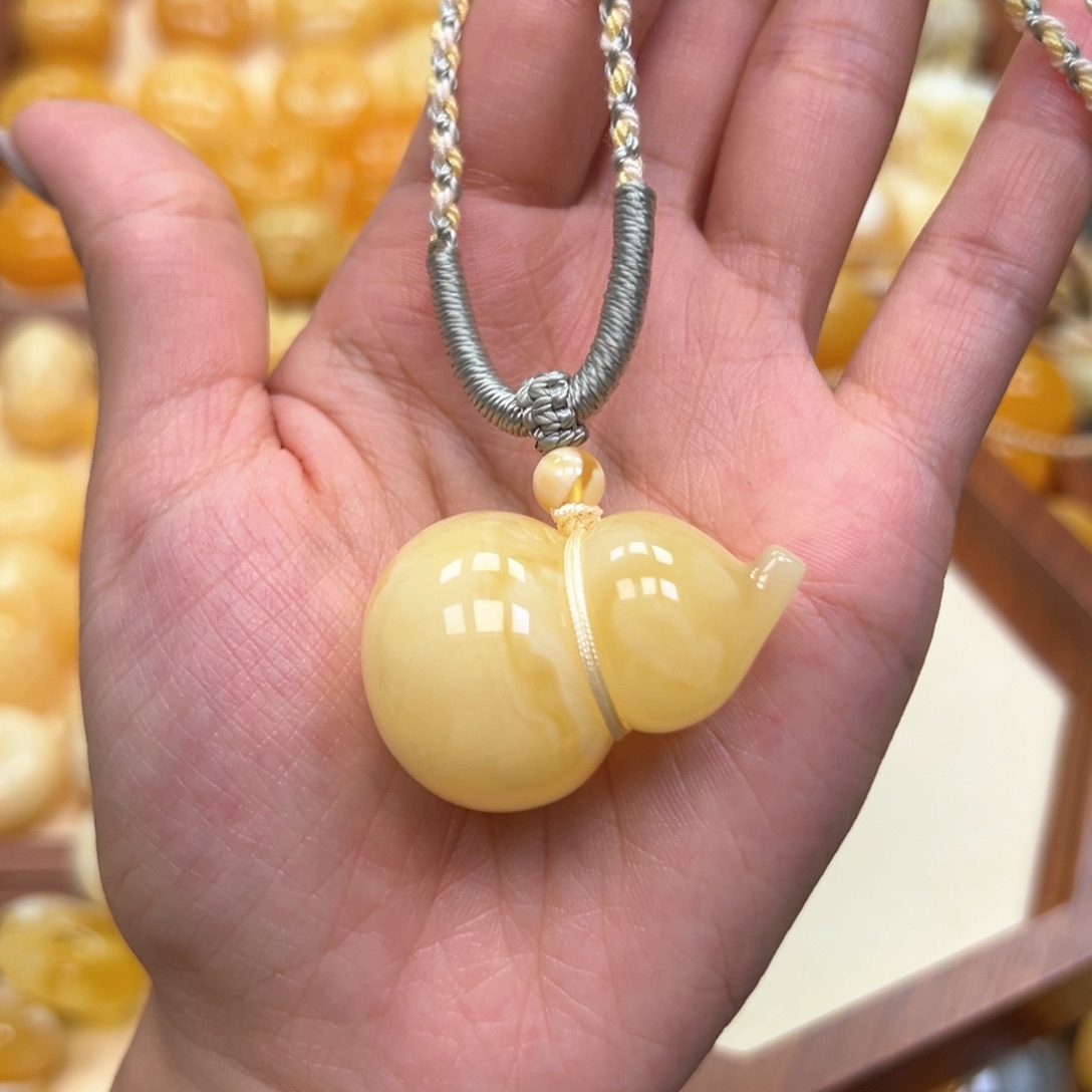 琥珀未镶嵌颈饰蜜蜡