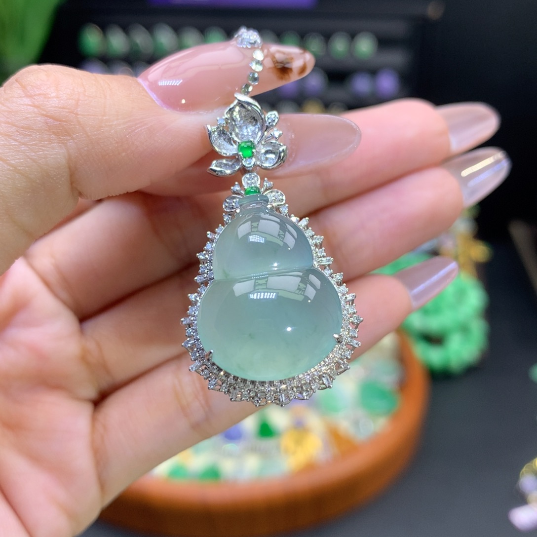 翡翠18K金镶嵌颈饰