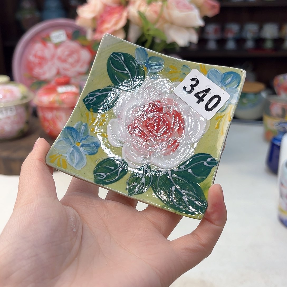 瓷片兔兔好可爱呀打