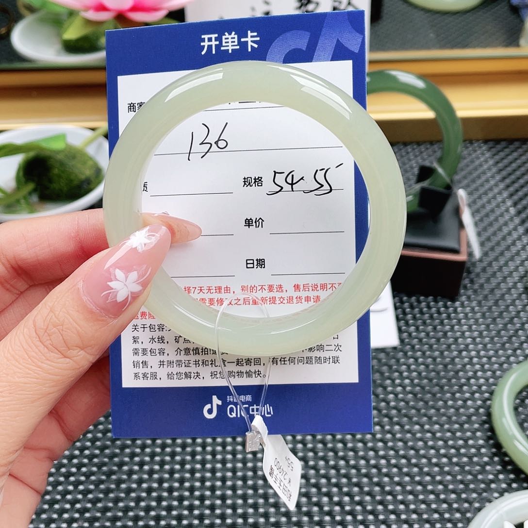 和田玉未镶嵌手镯