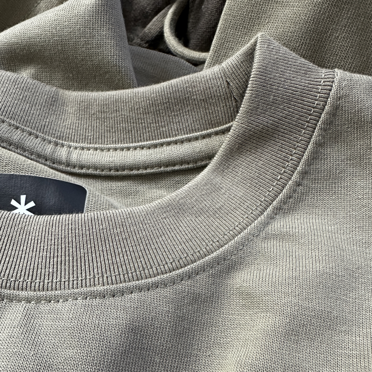 百搭舒适基础款圆领长袖打底T恤