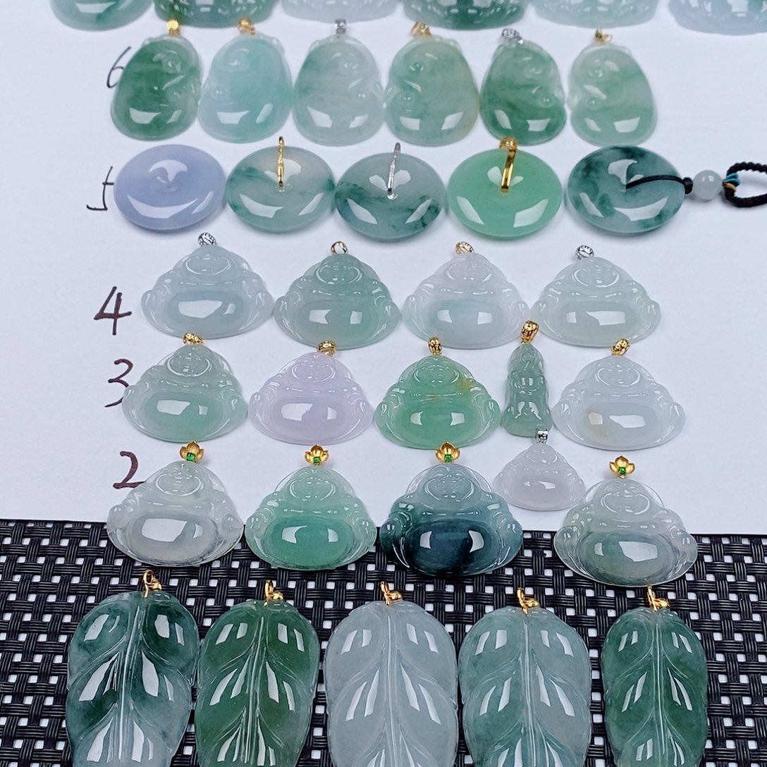 颈饰18K金镶嵌翡翠挂件