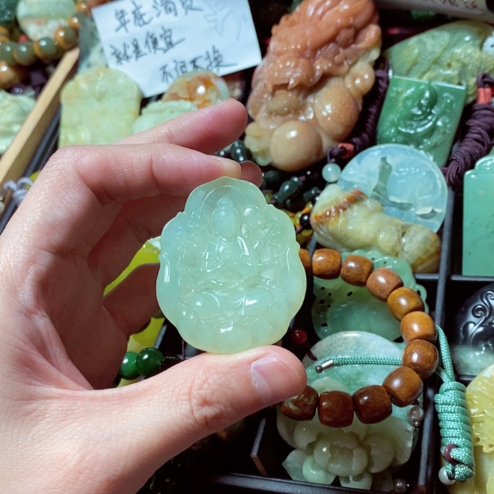 蛇纹石玉颈饰未镶嵌