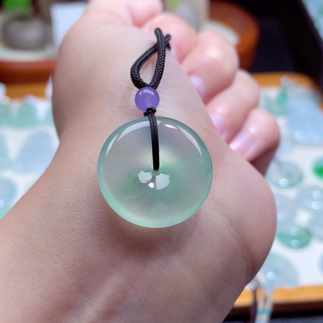 翡翠颈饰未镶嵌扣子