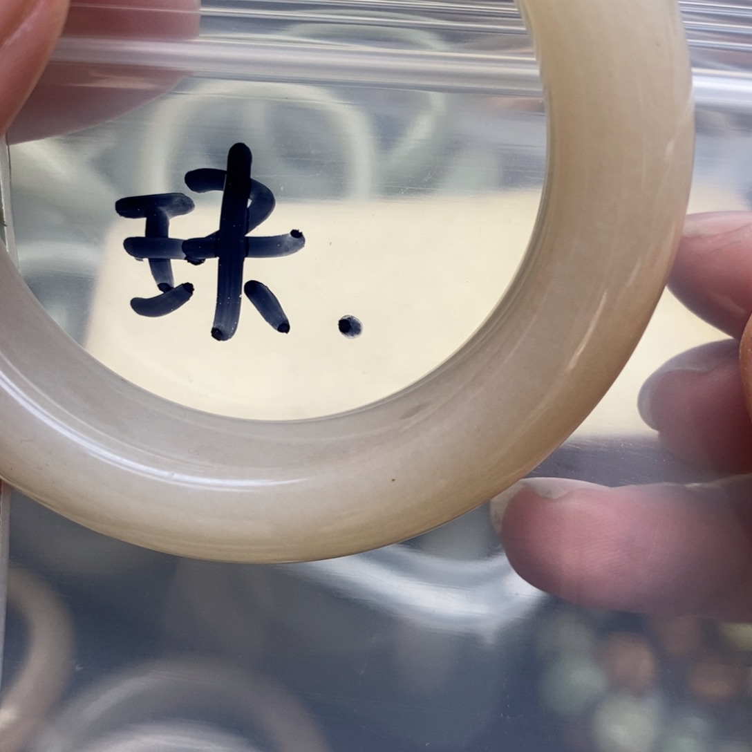 石英质玉手镯未镶嵌玦