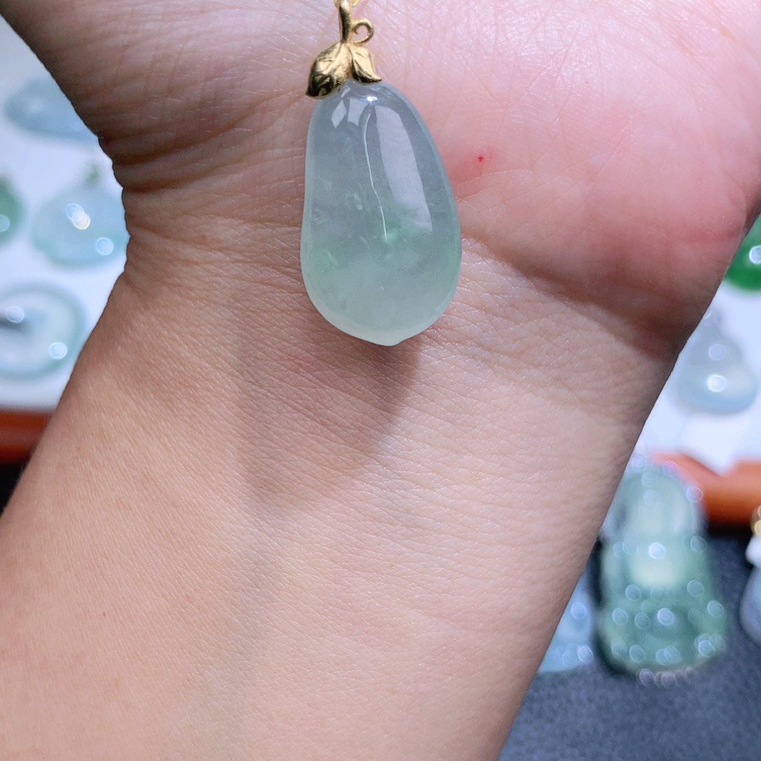 翡翠18K金镶嵌颈饰福瓜