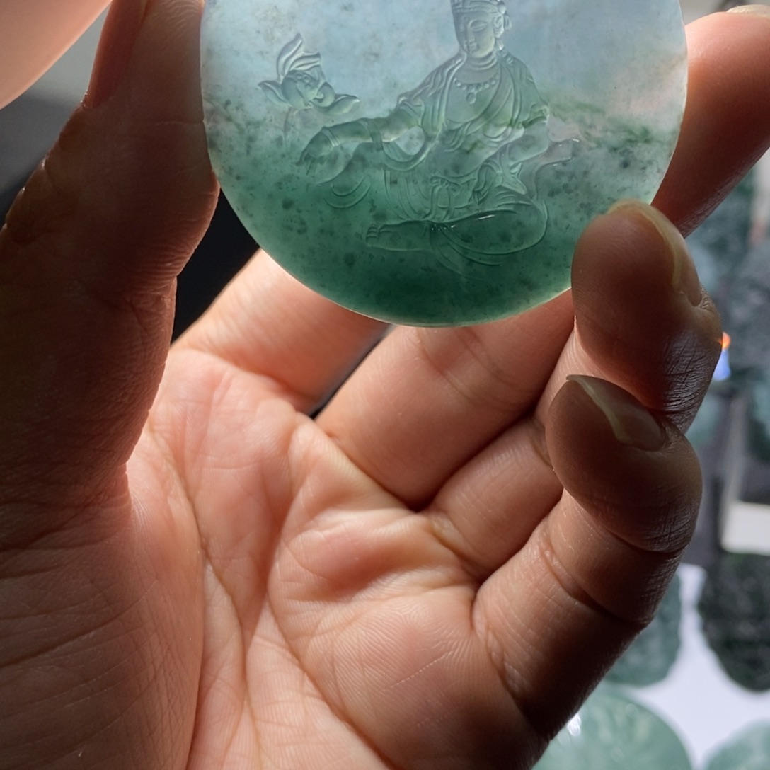 定制翡翠未镶嵌自在观音